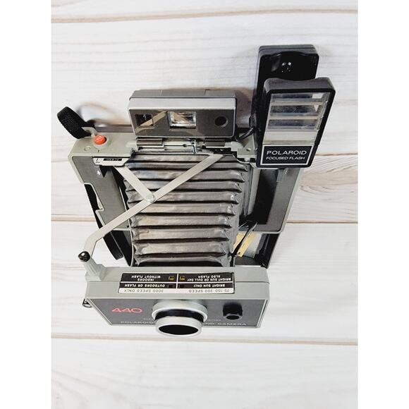 Polaroid Automatic Land Camera 440 W/Focused Flash Attachment & Manual Vintage - Picture 3 of 16